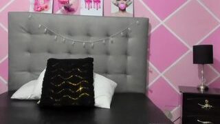 Salomewhite nude on webcam in her Live Sex Chat Room