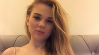 GinaDESIRE nude on webcam in her Live Sex Chat Room