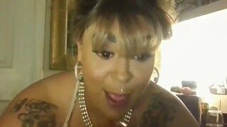 LushDiamondz nude on webcam in her Live Sex Chat Room