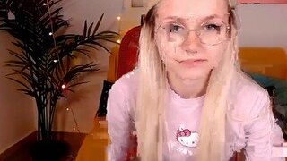 Roxi-star nude on webcam in her Live Sex Chat Room