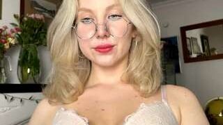 SugarAnna19 nude on webcam in her Live Sex Chat Room