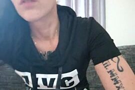 kleine_geile-stute nude strip on cam for live porn video chat