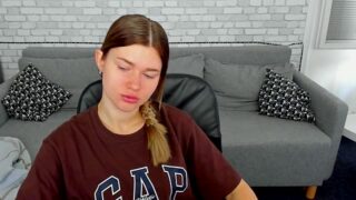 Ami-Kichi nude strip on cam for live porn video chat
