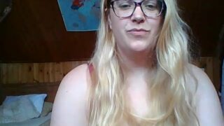 GracieMoon nude strip on cam for live porn video chat
