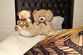 Love_lucia nude strip on cam for live porn video chat