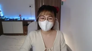 Onee-Chew nude strip on cam for live porn video chat
