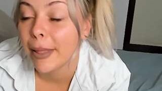 nicki_thick nude on cam in her Live Sex Chat Room
