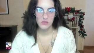 AlaskaFawxs nude on cam in her Live Sex Chat Room