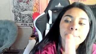 Moanna nude on cam in her Live Sex Chat Room