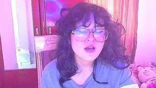 Honey-7uwu nude on cam in her Live Sex Chat Room