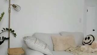 Bux Delight nude on cam in her Live Sex Chat Room