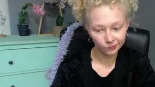 SusanPerfect nude on cam in her Live Sex Chat Room