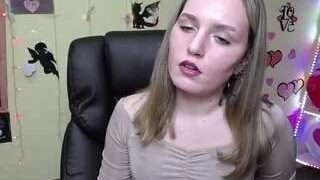 RebeccaNoons nude on cam in her Live Sex Chat Room