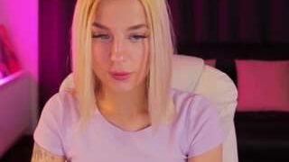 Crystal-Barbie nude on cam in her Live Sex Chat Room