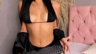 evelyn-222 nude on cam in her Live Sex Chat Room
