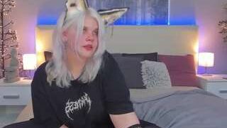 JoannLowe nude on cam in her Live Sex Chat Room