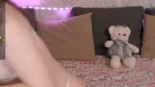 MeliLuong nude on cam in her Live Sex Chat Room