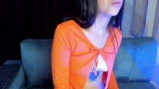 SaraaMills nude on cam in her Live Sex Chat Room