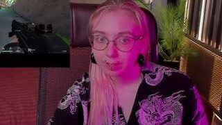 FrizenSurreals nude on cam in her Live Sex Chat Room