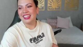 lisa-purple nude on cam in her Live Sex Chat Room