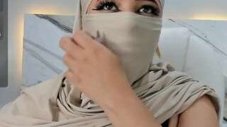 Saalma-Saadi nude on cam in her Live Sex Chat Room