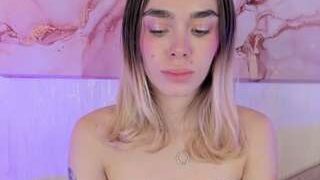 Lucy-V nude on cam in her Live Sex Chat Room