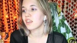 SweetBeee nude on cam in her Live Sex Chat Room