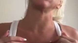 HotlineBlings nude on cam in her Live Sex Chat Room