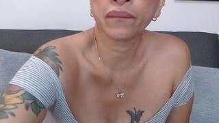 nelly-saenz nude on cam in her Live Sex Chat Room