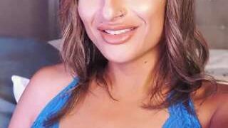xPrettySmilex nude on cam in her Live Sex Chat Room