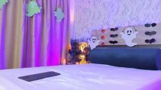 Alanna-Hank nude on cam in her Live Sex Chat Room