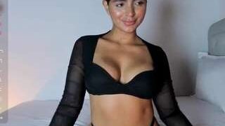 Lauu nude on cam in her Live Sex Chat Room