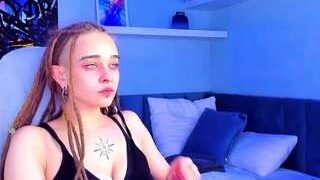 Lorireedd nude on cam in her Live Sex Chat Room