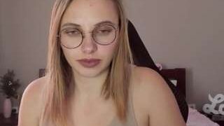 VeraHappy nude on cam in her Live Sex Chat Room