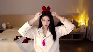 Lucky-baby nude strip on webcam for live porn chat