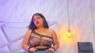 Luulu-kawaii nude on cam in her Live Sex Chat Room