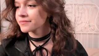 Lynn nude on cam in her Live Sex Chat Room