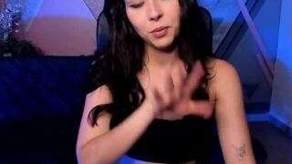 Scarlett-Sanders nude on cam in her Live Sex Chat Room
