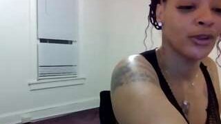TheQuinndaShow nude on cam in her Live Sex Chat Room