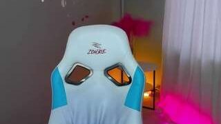 Alice-Willson nude on cam in her Live Sex Chat Room