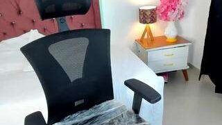 LaurenRoss nude on cam in her Live Sex Chat Room