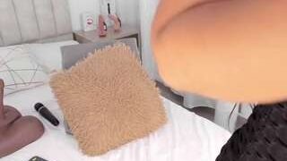 Lesly-Hot nude on cam in her Live Sex Chat Room