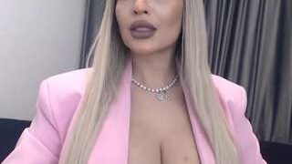 lovelyblondyxxx nude on cam in her Live Sex Chat Room