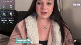 NaughtyWifeUK nude strip on webcam for live porn chat