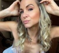 MessyNastyQueen nude strip on webcam for live porn chat