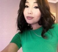 queeneliaa nude strip on webcam for live porn chat