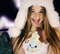 notecarret nude strip on webcam for live porn chat
