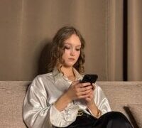 SerrenaAa nude strip on webcam for live porn chat