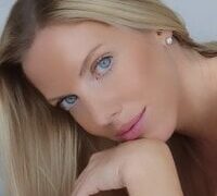 Nova-Lee nude strip on webcam for live porn chat
