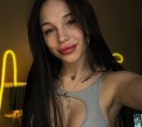 Bllowjoyy nude strip on webcam for live porn chat